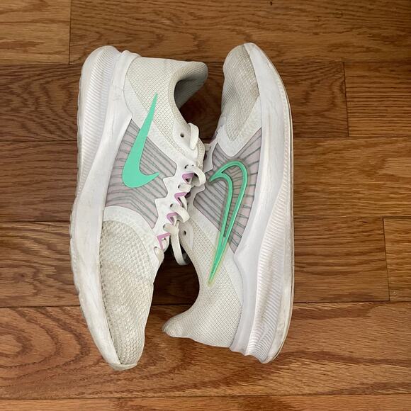 Nike Downshifter 11 White Signal Green Womens 9 Glow Running Shoes Sneakers - Picture 3 of 9